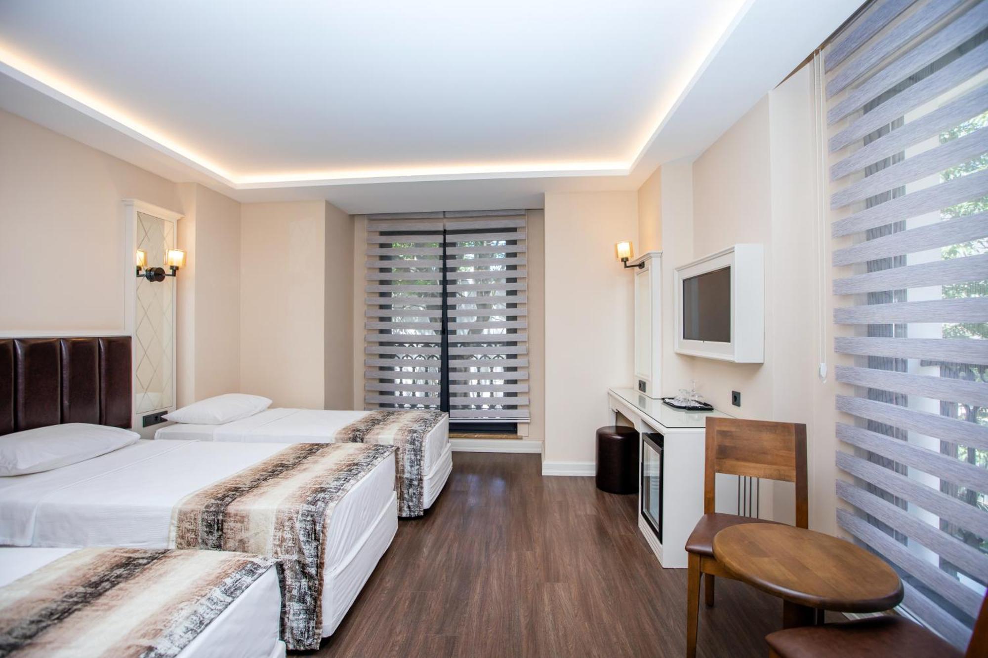 Prag Hotel Istanbul Exterior photo